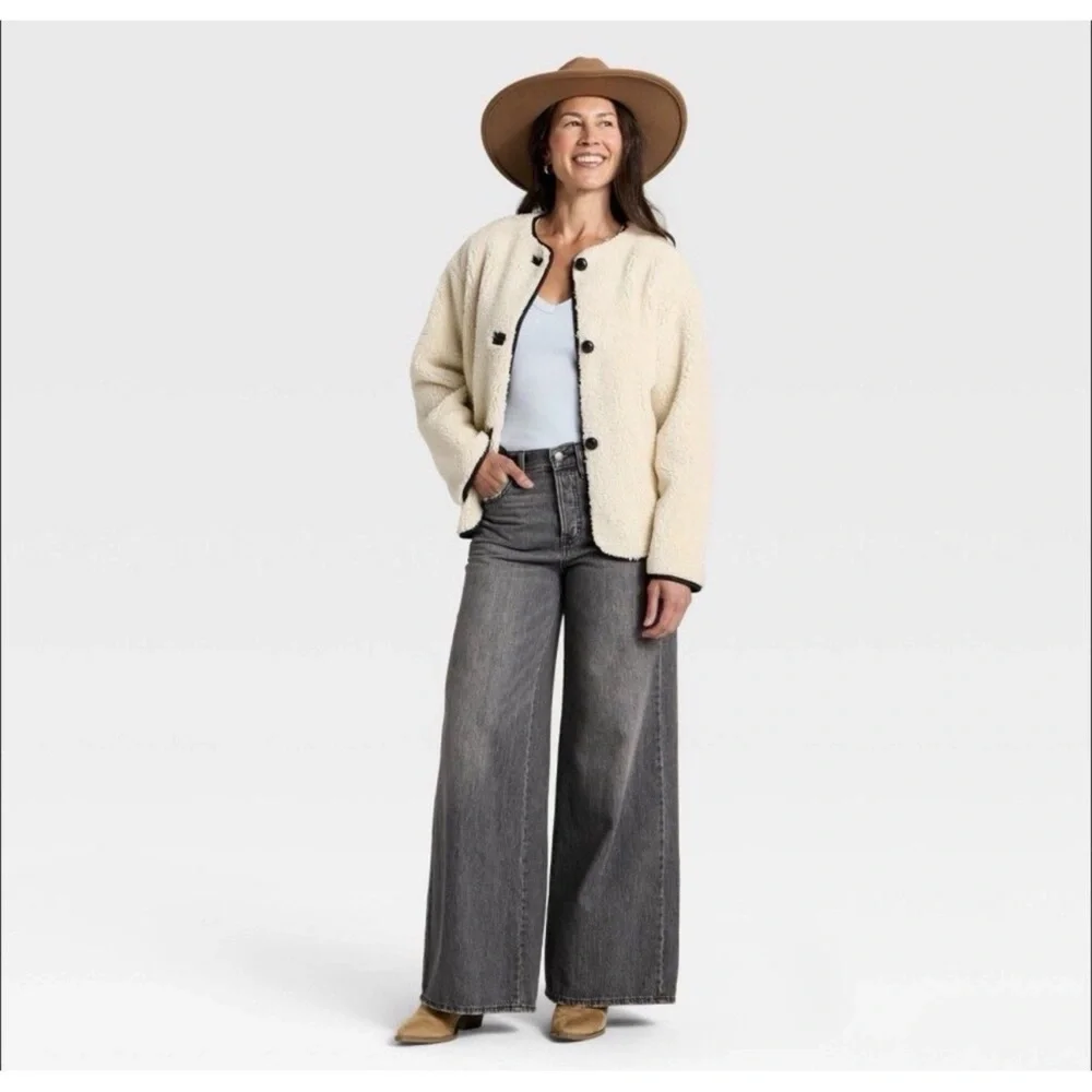 Universal Thread Women’s Faux Shearling Coat - Cream Size Extra Small NWT - Picture 3 of 10